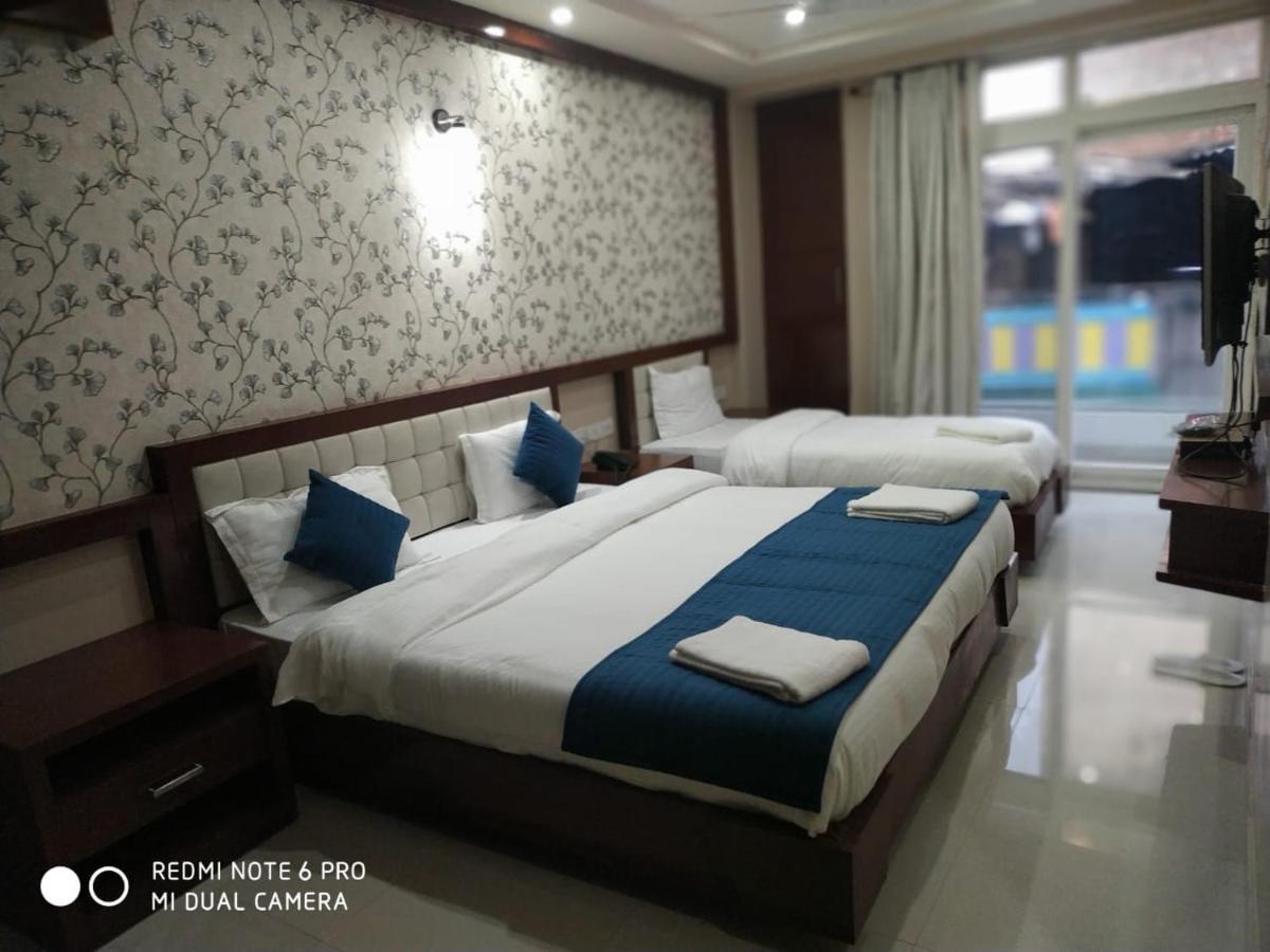 Hotel Sjr - Varanasi, Varanasi
